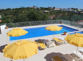 Holiday Home Monte dos Vieiras-3 by Interhome, Hotel mit Pools in Paderne