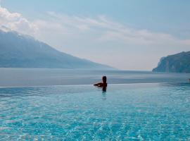 EALA My Lakeside Dream - Adults Friendly, hotel em Limone sul Garda