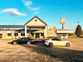 Clarion Inn & Suites: , Muskegon County Havaalanı - MKG yakınında bir otel