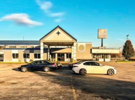 Clarion Inn & Suites, hotel near Muskegon County - MKG, 