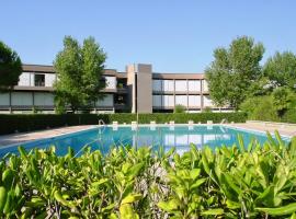 Apartments in residence with swimming pool in Marina di Bibbona, hotel v destinaci Marina di Bibbona