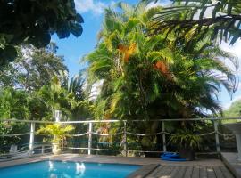 Appartement de 2 chambres avec piscine partagee jardin amenage et wifi a Riviere Pilote a 4 km de la plageB, hotel in Rivière-Pilote
