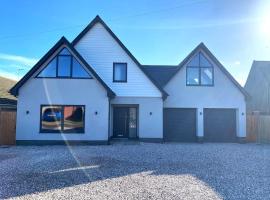 Brand New, Stunning Beachside House, hotel en Seasalter