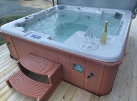 Exclusive Funkis Cabin, Lake View, Rooftop Terrace, Jacuzzi, Sauna, Close to Golf and Alpine, strandhotel in Vradal