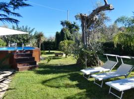 Villa Piana - Con Piscina e Giardino privato nel Salento – hotel w mieście Tricase