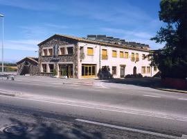 Hostal Mallorquines, hotel in Riudarenes