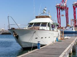 Minty of Kip, boat in Lisbon