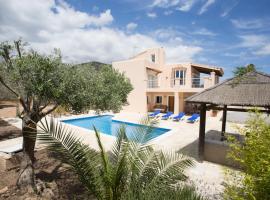 Villa Tom is near to Playa Den Bossa, hotel v destinaci Ibiza (město)