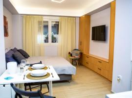 Studio apartment with all amenities in Kolonaki, hotel perto de Museu El. Venizelou, Atenas