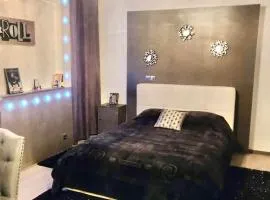 L'Entrée des Artistes Chambre avec terrasse et salle de bain- LAVALOC