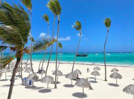 DUCASSI Suites ROOMS & BEACH - playa Bavaro - WiFi - Parking - ROOFTOP POOL & SPA, hotel in Punta Cana