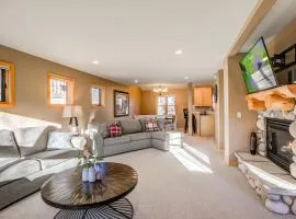 Crossroads Nordic Townhome: Spacious, On Bike Path