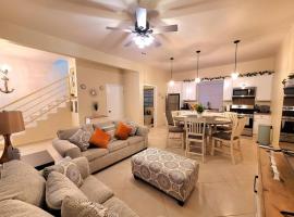 Earthy 2 Story Beach House!, hotel a Puerto Peñasco