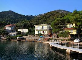 Apartments by the sea Okuklje, Mljet - 4912, hotel u gradu Maranovići