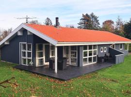 Langeland Beach Home with Sauna, מלון בHumble