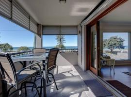 Beachfront MIAMI 2 Bdr Easy Living VIEWS VIEWS!!!!, hotel em Gold Coast