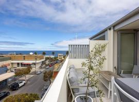 Sandy@Village - newly renovated + bay views, hotel v destinaci Sandringham