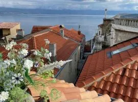 Complete house with Sea View in the center Vrbnik on island KRK