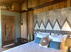 Pine Lodge - direct train to Porto, hytte i Valongo