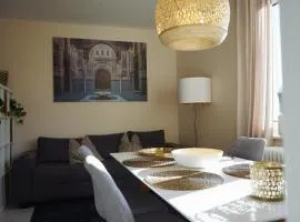 unique: cozy - balcony - kitchen - netflix