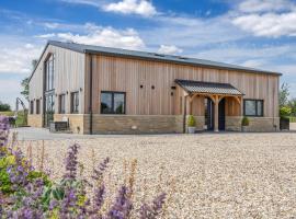 The Grove - Converted Cattle Barn, hotel en Malmesbury