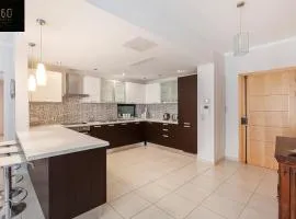 Pender LUX Complex - 3BR Unit with Private Parking by 360 Estates