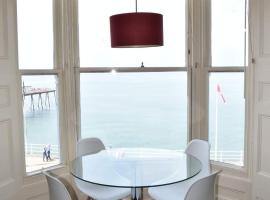 Beautiful Seafront 1 bedroomed apartment, hotel sa Aberystwyth