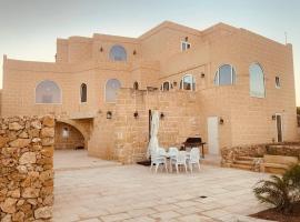 Farmhouse Villa in Gozo with large pool & garden – hotel z parkingiem w mieście Birbuba