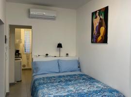 Daisy House, hotel near Ferrara Station, Ferrara