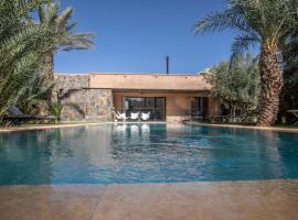 La Villa du bonheur Piscine chauffée, villa a Marrakech