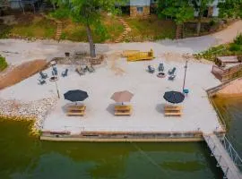 Lakeshore Fishing cabin 1 , dock/boat slip, fire pit.