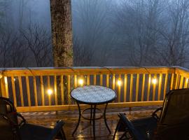Pinetop Nest: Happy Place in Sugar Mountain, khách sạn ở Banner Elk