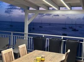 Walee Beach Penthouse by the sea, 2 bedrooms, pool, apartment in Saint Martin