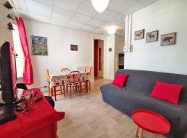 Les 3 renards, T2 bis, parking, centre Luchon, casier à skis, 4 personnes, hotel in Luchon