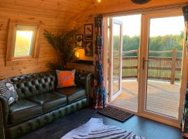 Fox’s Furrow Quirky Glamping Pod with Private Hot Tub, location de vacances 