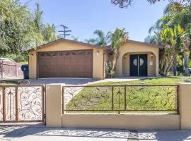 Woodland Hills 3 bedroom w/ pool and spa