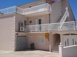 Apartments and rooms with WiFi Hvar - 20114