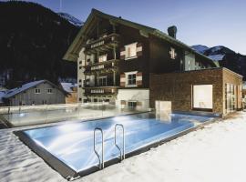 Hotel Schwarzer Adler, hotel sa Sankt Anton am Arlberg