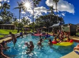 Nomads Airlie Beach、エアリービーチの駐車場付きホテル