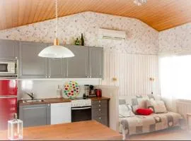 Niemi-Kapee Mansikka - Cozy cottage by the lake