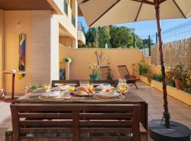 Sunny apartament at Carcavelos Beach, by TimeCooler, beach hotel in Carcavelos