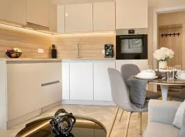 Business & Family Apartment for 6 Guests with Free Parking