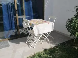 Quiet & Bright Apartment with private garden
