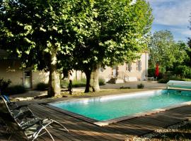 La Fontenelle - Lovely Holiday House with Swimming Pool, hotel di Cuisery