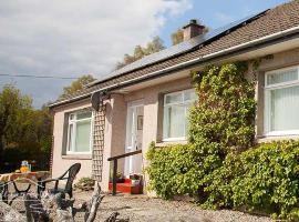 Hill View Cottage - near Aviemore, pet-friendly hotel in Aviemore