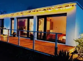 Ranch 66 - Moderní Tiny House Black Swallow ve stylu Route 66 se saunou a bazénem
