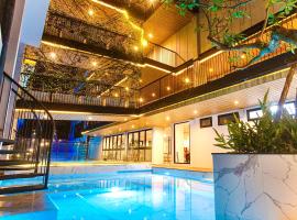 Tour De Phuket Hotel - SHA Plus, отель в Таланге