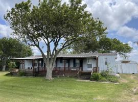 Edgewater Getaway, hotel with parking in Port Lavaca