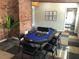 5BD-3BA in the Heart of Dallas wit Pool & Hot Tub