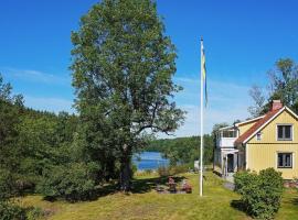 4 person holiday home in VERUM, casă de vacanță din Överum